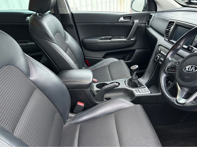 Image for 2016 Kia Sportage SATNAV AND REV CAMERA