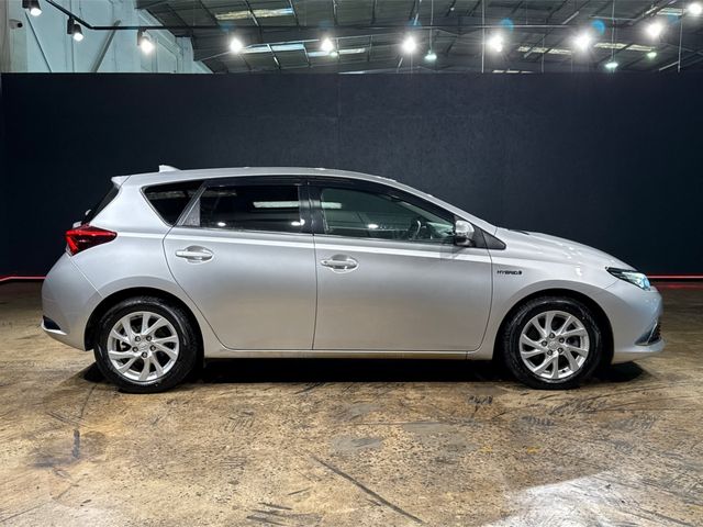 Image for 2017 Toyota Auris 1.8 HYBRID - 16'' FACTORY ALLOYS - HALF BLACK LEATHER -PUSH BUTTON STOP/START - REAR CAMERA