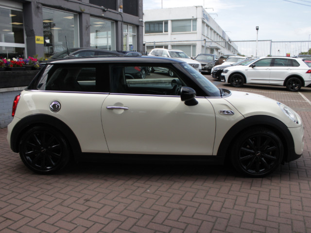 Image for 2017 Mini Cooper S 2.0 5DR HATCHBACK AUTOMATIC // WITH 162, 000 KM'S // BUY WITH CONFIDENCE AA AND SIMI APPROVED DEALER // FINANCE ARRANGED // ALL TRADE INS WELCOME //