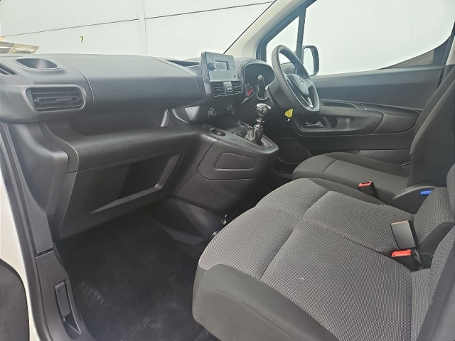 Image for 2022 Opel Combo 1.5L COMBO 100BHP
