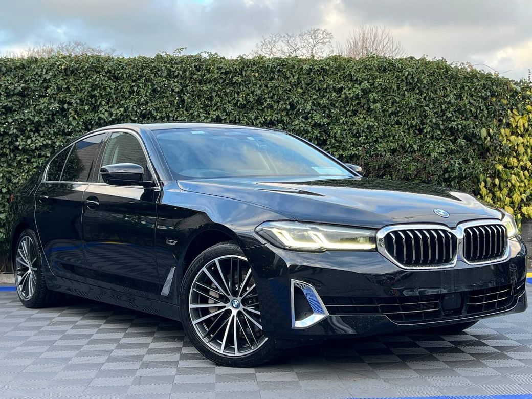 Image for 2022 BMW 5 Series 530e LUXURY LINE 2.0 HYBRID // HARMAN/KARDON // 360 VISUAL PARKING ASSIST // BMW INDIVIDUAL HEATED & COOLED SEATS