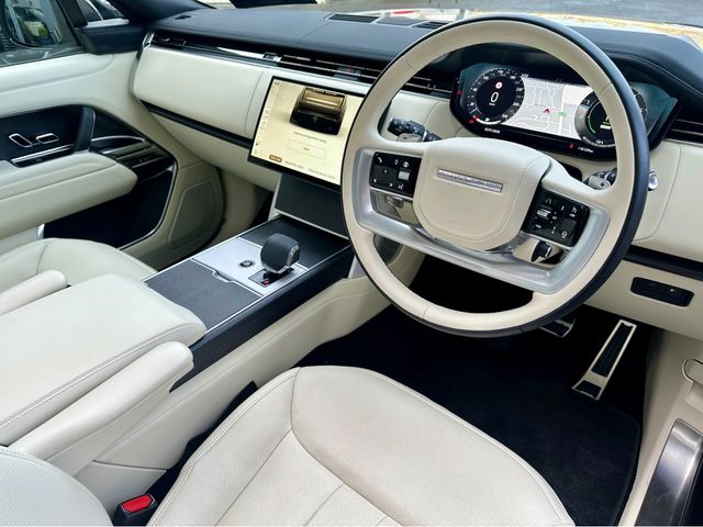 Image for 2025 Land Rover Range Rover ++V HIGH SPEC++ 3.0 P460E HSE Panoramic Sunroof