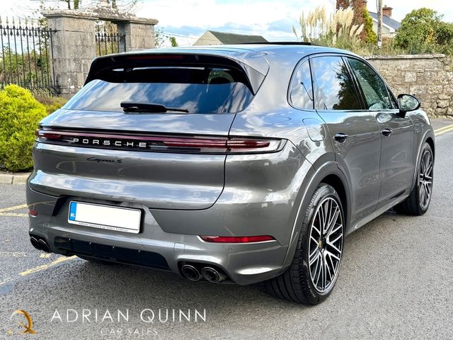 Image for 2024 Porsche Cayenne S 3.0 V6 E-HYBRID 519 BHP==HUGE SPEC==