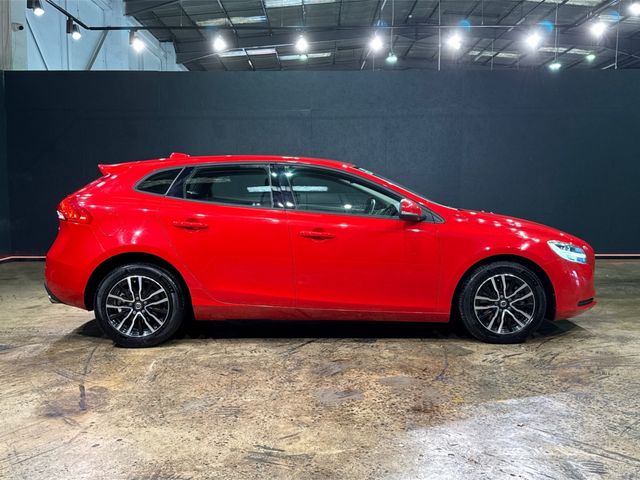 Image for 2018 Volvo V40 1.5 AUTOMATIC - FACTORY ALLOYS - REAR CAMERA - CRUISE CONTROL - DIAMOND CUT ALLOYS
