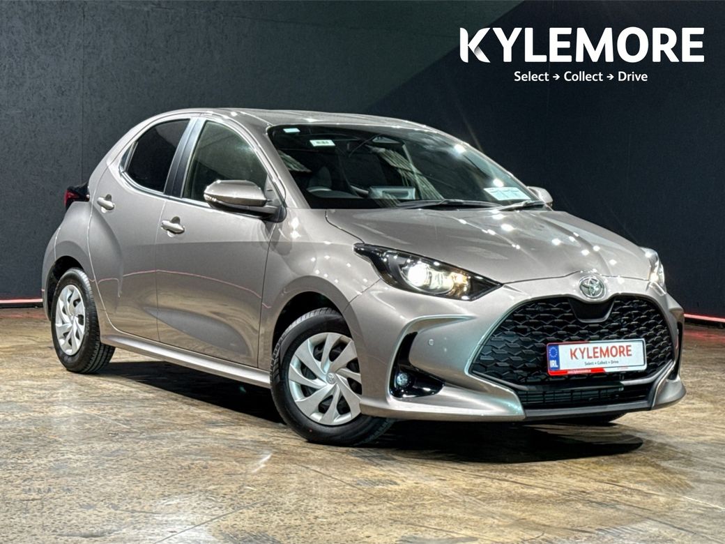Image for 2024 Toyota Yaris 1.5 HYBRID AUTOMATIC - CRUISE CONTROL - REAR CAMERA - HEATING / AC CONTROLS - MULTI FUNCTION STEERING WHEEL