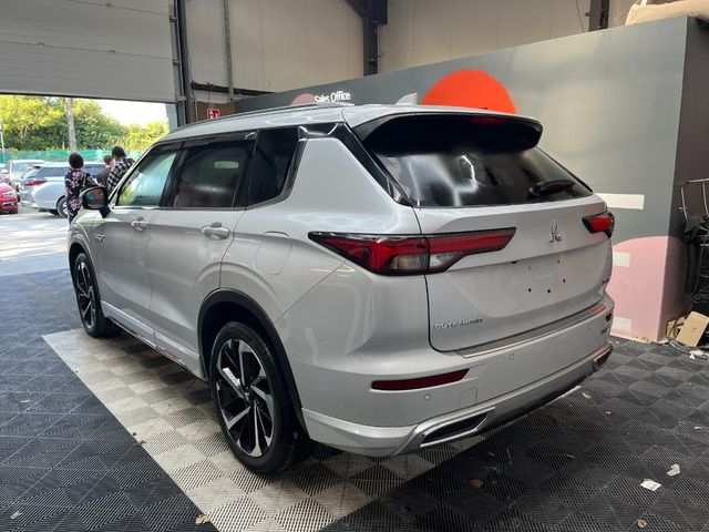Image for 2022 Mitsubishi Outlander 2022 MITSUBISHI OUTLANDER PHEV P 2.4 AUTOMATIC / CRUISE CONTROL / PARKING CAMERA / ELECTRIC MEMORY & HEATED SEATS / PADDLE SHIFTERS / HEATED STEERING WHEEL AND MORE