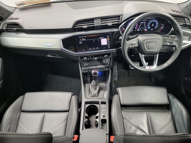 Image for 2024 Audi Q3 45 TFSI E S Tronic S line