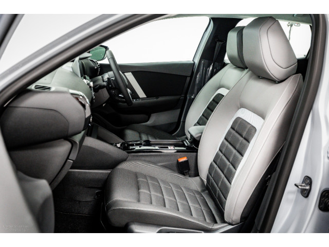 Image for 2025 Citroen C4 PLUS Hybrid Auto 145HP