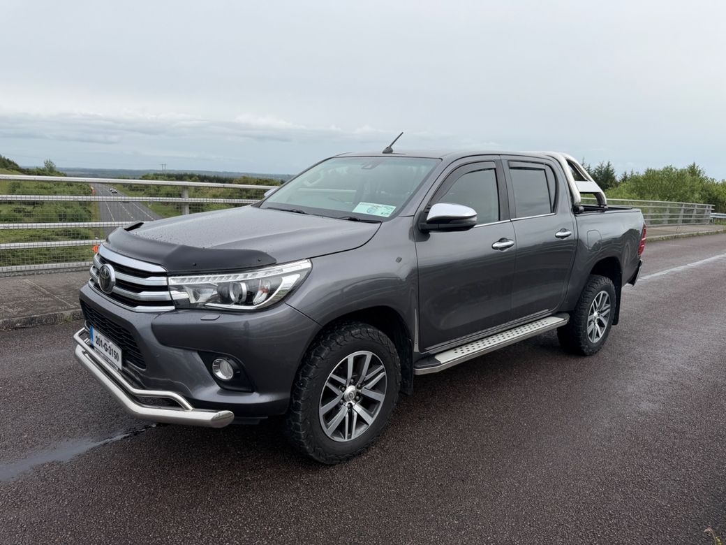Image for 2020 Toyota Hilux 2.5 D4D Invincible DC 150HP 4D