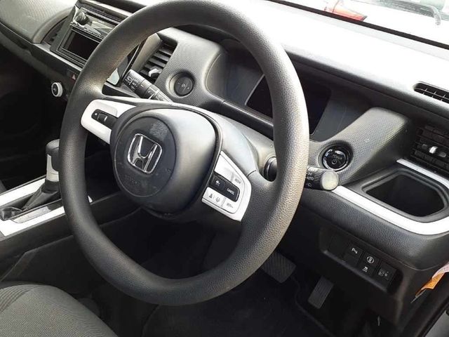 Image for 2021 Honda Fit 1.5 HYBRID-E HEV - STABILITY CONTROL - PARKING SENSOR