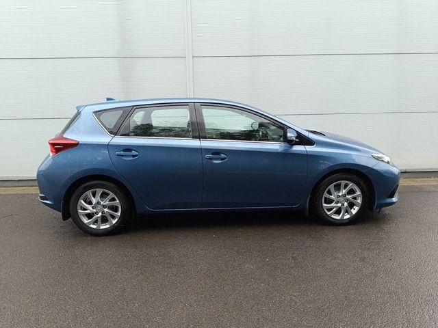 Image for 2017 Toyota Auris 1.4 D-4D (90) 5Dr Luna