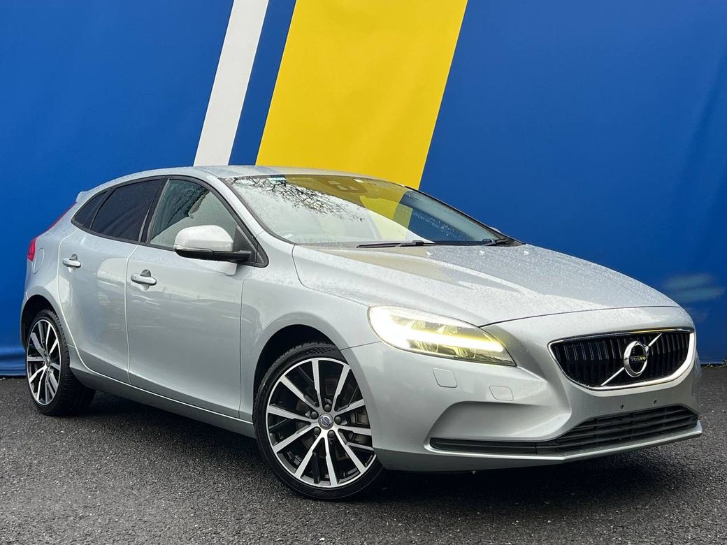 Image for 2018 Volvo V40 D4 AUTO DYNAMIC EDITION 2.0 D // HEATED SEATS // ADAPTIVE CRUISE CONTROL // REVERSE CAMERA 