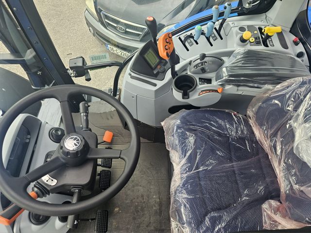 Image for 2025 New Holland T6.180 