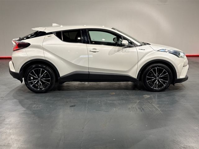 Image for 2018 Toyota C-HR 1.8 HYBRID - AUTOMATIC - ALLOY WHEELS - CRUISE CONTROL - MULTI FUNCTION STEERING WHEEL - LANE KEEP ASSIST - HEATED SEATS