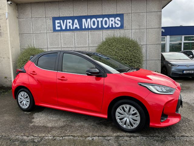 Image for 2020 Toyota Yaris Z HYBRID AUTOMATIC 1.5 PETROL //HEATED SEATS//KEYLESS ENTRY//REVERSE CAMERA// 