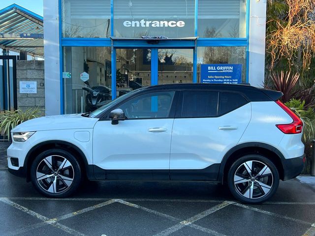 Image for 2021 Volvo XC40 R-DESIGN T4 1.5 RECHARGE PHEV // TILT & SLIDE PAN ROOF // 19" R-DESIGN ALLOYS // FULL SERVICE HISTORY