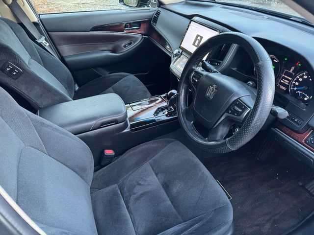 Image for 2016 Toyota Crown 2.5 Hybrid