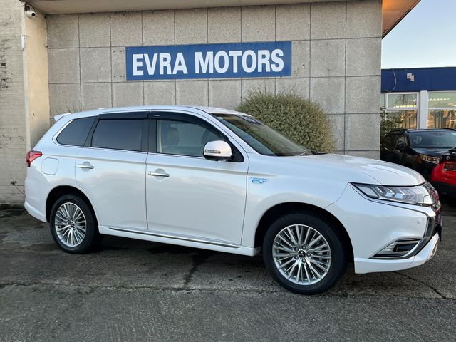 Image for 2019 Mitsubishi Outlander G 4WD AUTOMATIC PLUG-IN HYBRID 2.4 PETROL //LOW MILES//HIGH SPEC//HEATED SEATS AND STEERING WHEEL//BLIND SPOT WARNING//ADAPTIVE CRUISE CONTROL//