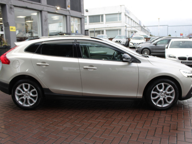 Image for 2018 Volvo V40 Cross Country 2.0D4 CROSS COUNTRT EDITION 5DR HATCHBACK AUTO // STUNNING 1 OWNER CAR IN MINT CONDITION // BUY WITH CONFIDENCE AA AND SIMI APPROVED DEALER 2025 // FINANCE ARRANGED // ALL TRADE INS WELCOME //
