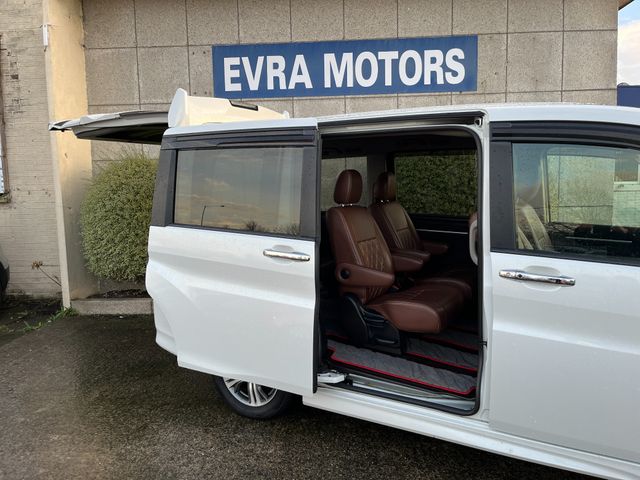 Image for 2020 Honda Stepwagon 7 SEATER AUTOMATIC HYBRID 2.0 PETROL //REVERSE CAMERA//KEYLESS ENTRY//POWER SLIDING REAR DOORS// 