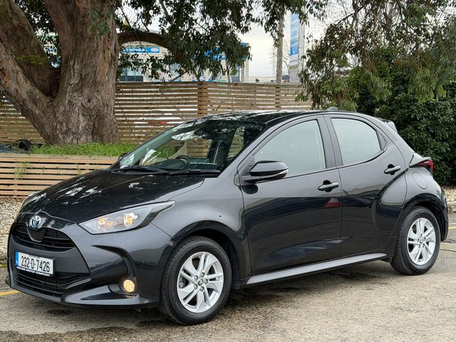 Image for 2023 Toyota Yaris apple carplay. rear camera