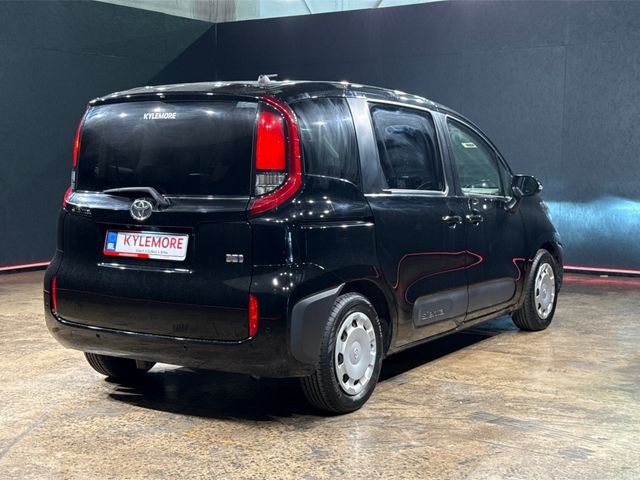 Image for 2023 Toyota Sienta 1.5 HYBRID AUTOMATIC 7 SEATER - POWER SLIDING DOORS - PUSH BUTTON STOP/START - CRUISE CONTROL - BLIND SPOT MONITORING - REAR CAMERA