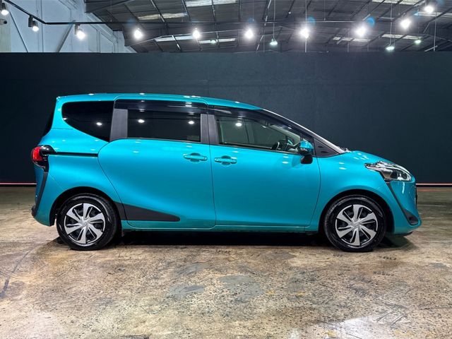 Image for 2020 Toyota Sienta 1.5 HYBRID - 7 SEATER - PUSH BUTTON START/STOP - TOYOTA SAFETY SENSE - REAR CAMERA - ELECTRIC SIDE DOORS (BOTH SIDES)