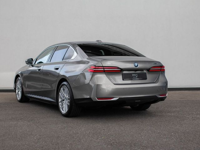 Image for 2025 BMW i5 eDrive40