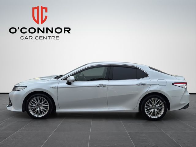 Image for 2018 Toyota Camry Executive comfort, hybrid economy and Toyota reliability — the Camry means business without the fuel bills.