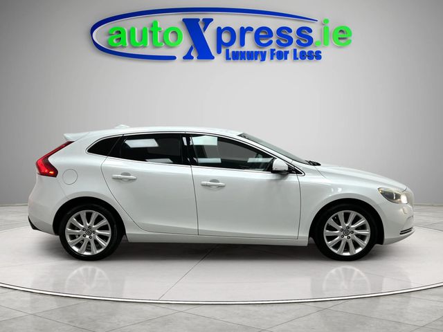 Image for 2013 Volvo V40 Automatic, reversing camera