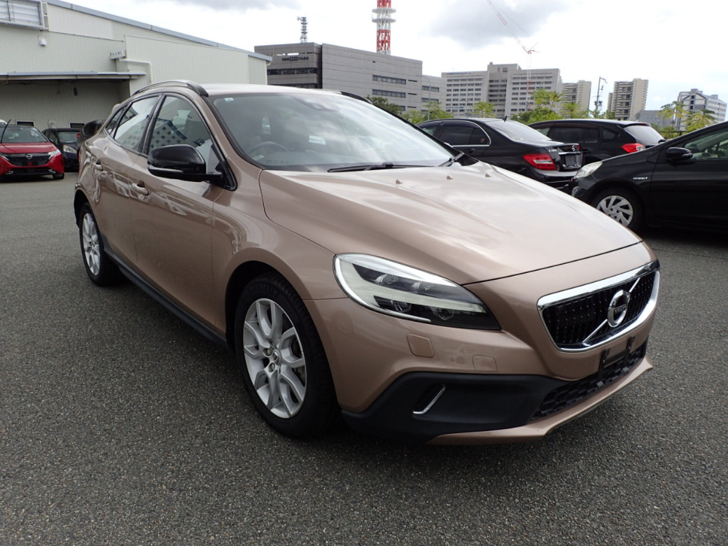 Image for 2017 Volvo V40 2.0D4 CROSS COUNTRY EDITION 5DR HATCHBACK AUTO // BUY WITH CONFIDENCE AA AND SIMI APPROVED DEALER 2026 // FINANCE ARRANGED // ALL TRADE INS WELCOME //