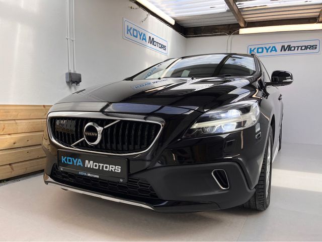 Image for 2018 Volvo V40 2.0 D4 CROSS COUNTRY SE LUXURY DIESEL 190 BHP AUTOMATIC // FULL LEATHER ELECTRIC SEATS // REVERSING CAMERA // CRUISE CONTROL // LANE ASSIST // COLLISION WARNING SYSTEM // TOP SPEC