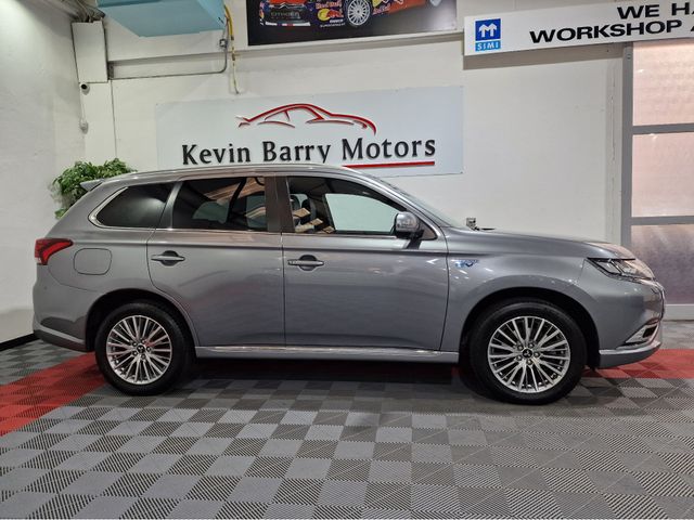 Image for 2021 Mitsubishi Outlander 2.4 PHEV EXCEED 4WD AUTOMATIC **ONE OWNER / TOP SPEC / APPLE CARPLAY / BLIND SPOT ASSIST / CRUISE CONTROL / ELECTRIC BOOTLID / FULL DIAMOND QUILTED LEATHER / HEATED FRONT SEATS / 360 DEGREE CAMERA**