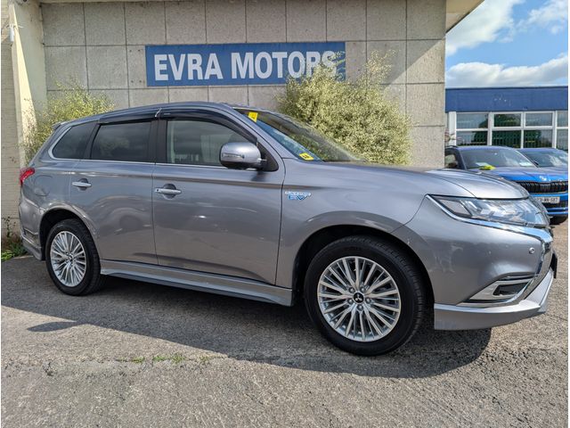 Image for 2019 Mitsubishi Outlander PHEV G PLUS 2.4 PETROL HYBRID AUTOMATIC //HIGH SPEC//HALF LEATHER HEATED SEATS//POWER TAILGATE//ADAPTIVE CRUISE CONTROL//KEYLESS ENTRY//HEATED STEERING WHEEL//