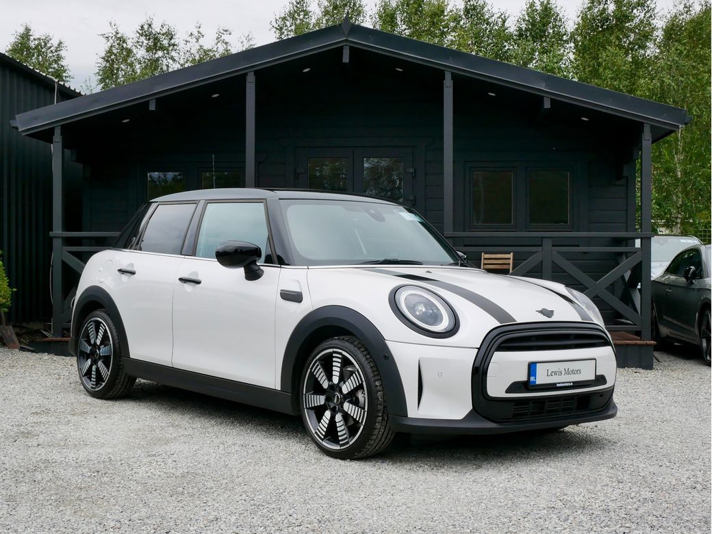 Image for 2024 Mini Cooper AUTO, PAN ROOF, BLACK LEATHER INTERIOR, LED HEADLIGHTS, REAR VIEW CAMERA, HEATED SEATS