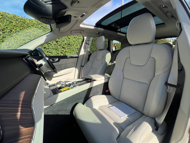 Image for 2020 Volvo XC60 T8 INSCRIPTION AWD 2.0 HYBRID // SERVICE HISTORY // OPENING PNA ROOF // LEATHER HEATED & COOLED SEATS // REVERSE CAMERA