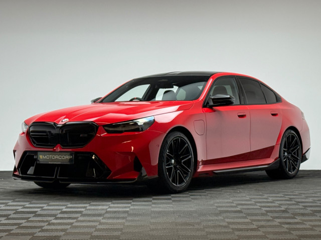 Image for 2025 BMW M5 M5 4.4 PHEV 727HP HELLROT RED