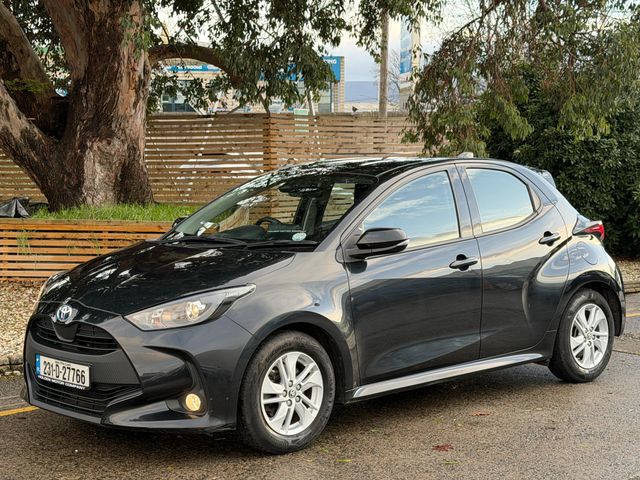 Image for 2023 Toyota Yaris 1.5 Hybrid Luna. rear camera. apple carplay