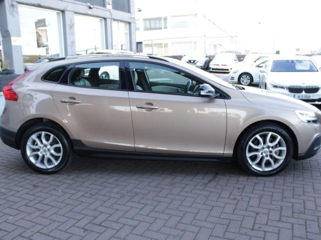 Image for 2017 Volvo V40 2.0D4 CROSS COUNTRY EDITION 5DR HATCHBACK AUTO // BUY WITH CONFIDENCE AA AND SIMI APPROVED DEALER 2026 // FINANCE ARRANGED // ALL TRADE INS WELCOME //