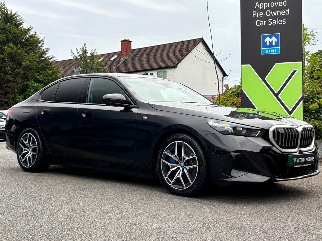 Image for 2024 BMW i5 GLASS PANORAMIC SUNROOF M-SPORT 40 E-DRIVE
