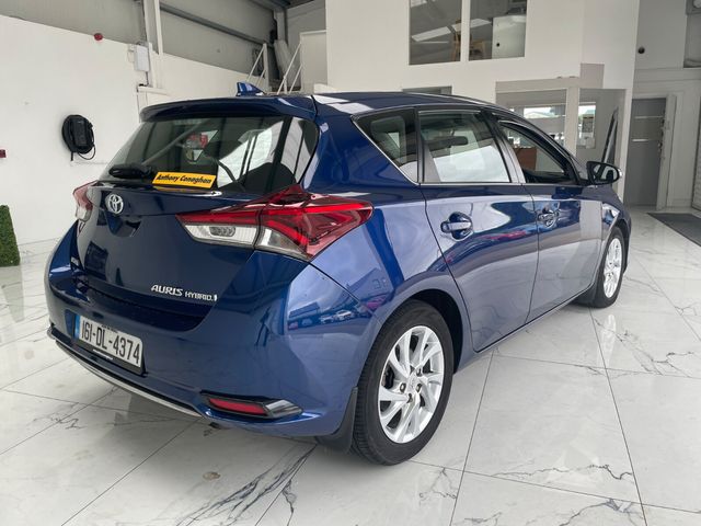 Image for 2016 Toyota Auris Hybrid Luna