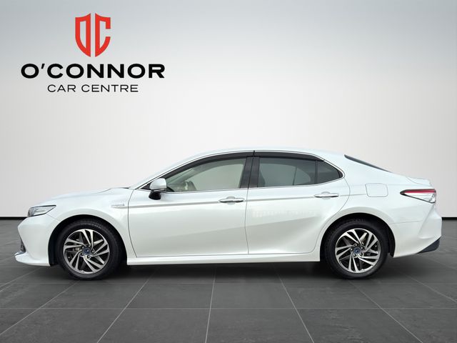 Image for 2018 Toyota Camry “Hybrid comfort, Toyota reliability, executive feel.”