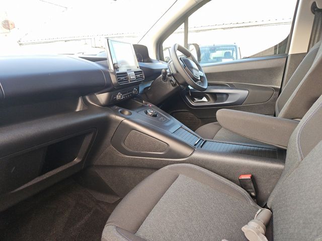 Image for 2023 Peugeot Rifter Automatic wheelchair access