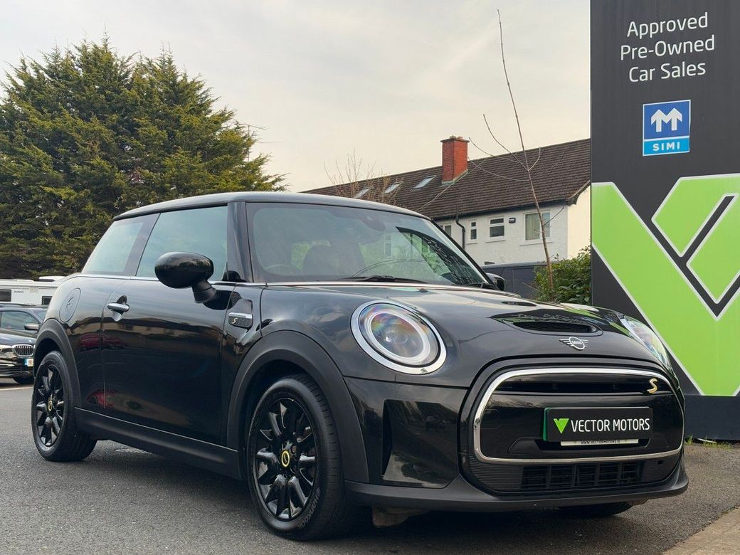 Image for 2022 Mini Cooper ELECTRIC LEVEL 2 HALF LEATHER SEATS