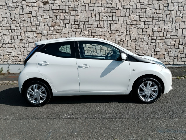 Image for 2015 Toyota Aygo 1.0 5DR X-play 4DR