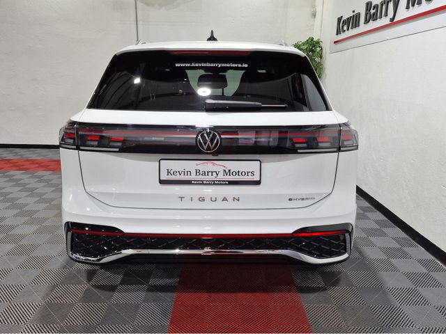 Image for 2025 Volkswagen Tiguan 1.5TSi PHEV R-LINE AUTOMATIC **ONE OWNER / NEW MODEL / APPLE CARPLAY / ADAPTIVE CRUISE CONTROL / BLIND SPOT ASSIST / HEATED & MASSAGE FRONT SEATS / HEATED STEERING WHEEL / WIRELESS PHONE CHARGING**