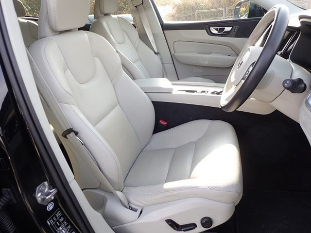 Image for 2018 Volvo XC60 2.0 D4 MOMENTUM PLUS DIESEL AUTOMATIC **PAN ROOF** // MASSIVE SPEC // HALF LEATHER // APPLE CARPLAY // PRO MEDIA // REVERSING CAMERA // CRUISE CONTROL // LANE ASSIST // COLLISION WARNING SYSTEM