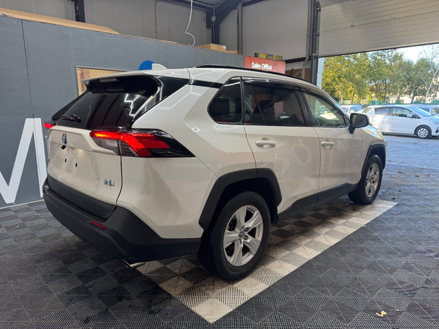 Image for 2021 Toyota Rav4 2021 TOYOTA RAV4 HYBRID X AUTOMATIC 2.5 / CRUISE CONTROL / REVERSE CAMERA / ELECTRIC MEMORY & HEATED SEATS / PADDLE SHIFTERS / AMBIENT LIGHTS