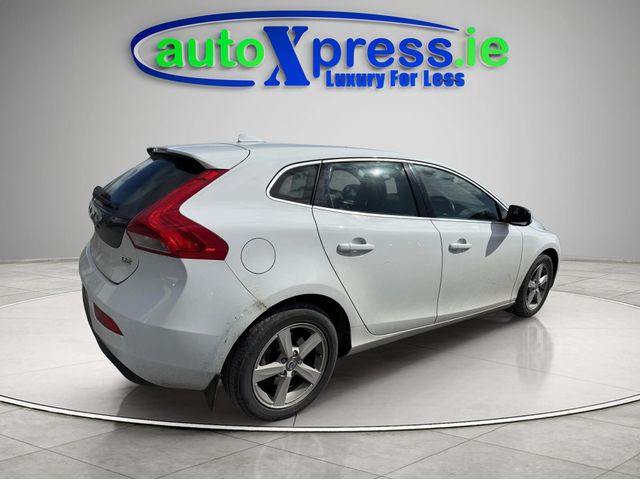 Image for 2014 Volvo V40 D2 SE 5DR