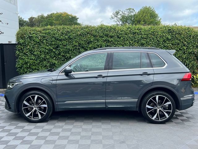 Image for 2024 Volkswagen Tiguan R-LINE 1.4 HYBRID // R-LINE HEATED SEATS // 360 PARKING SENSORS // APPLE CARPLAY/ANDROID AUTO